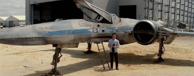 j. abrams亲自曝光了《星战7》中登场的最新一代的x-wing战斗机!
