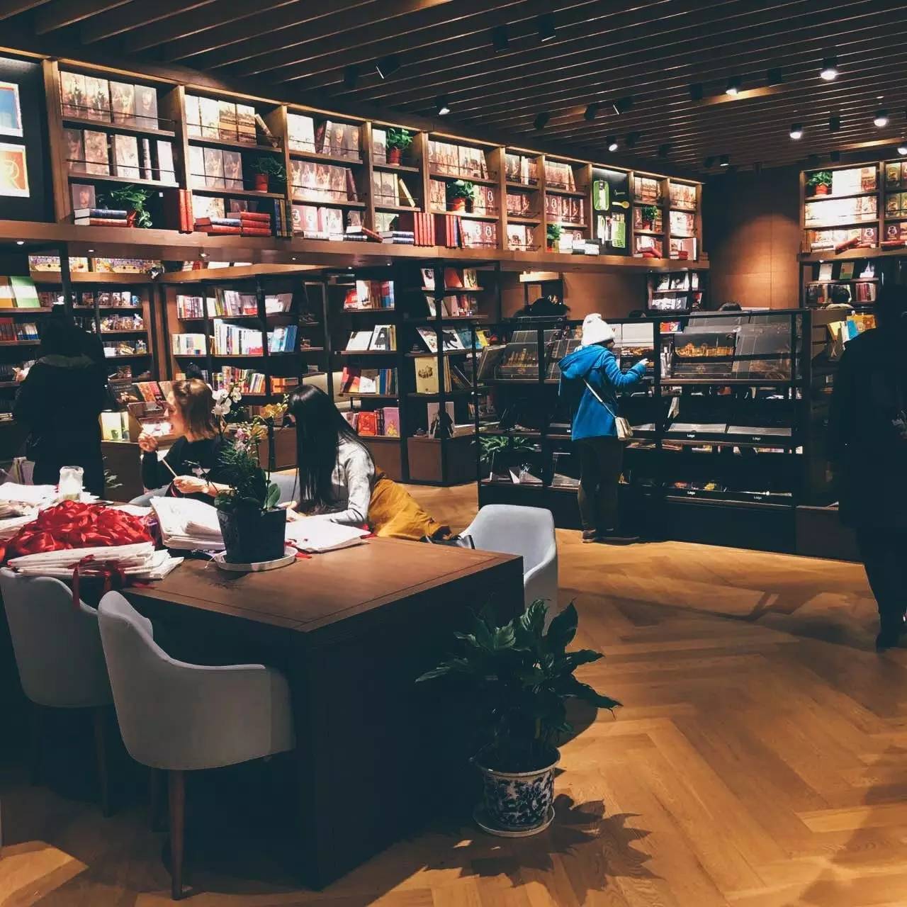 日本最美书店茑屋在南京设计了一个书店,带你