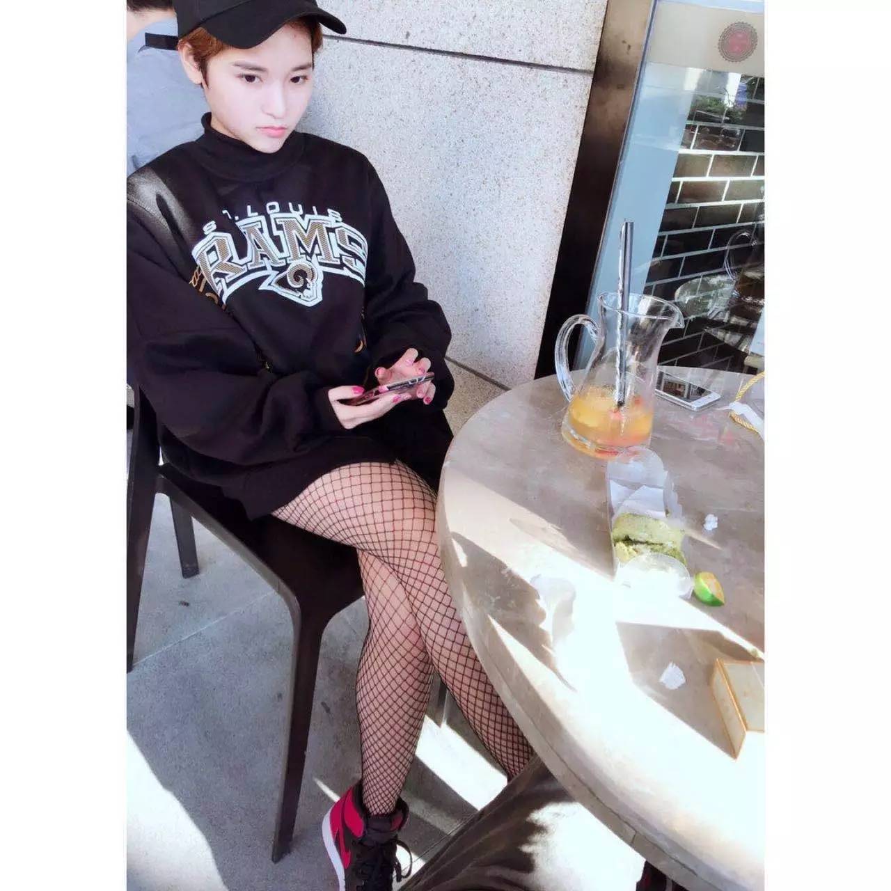 Luris Joana snkr 玩滑板 会打球 妹纸秒你们男生十条街 1 16 1 21 yoho 潮流志 yoho now Luris Joana snkr 玩滑板 会打球 妹纸秒你们男生十条街 1 16 1 21 yoho 潮流志 yoho now