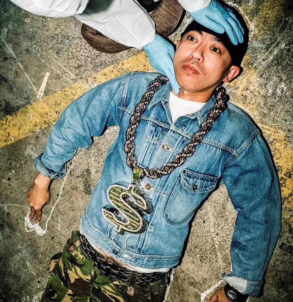 nigo 当时所戴的 jacob & co 定制「$」造型项链卖出价高达 104764