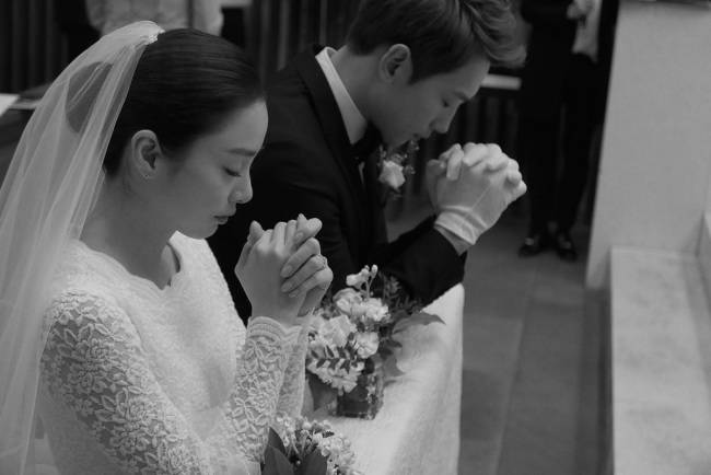 郑智薰的结婚照图片