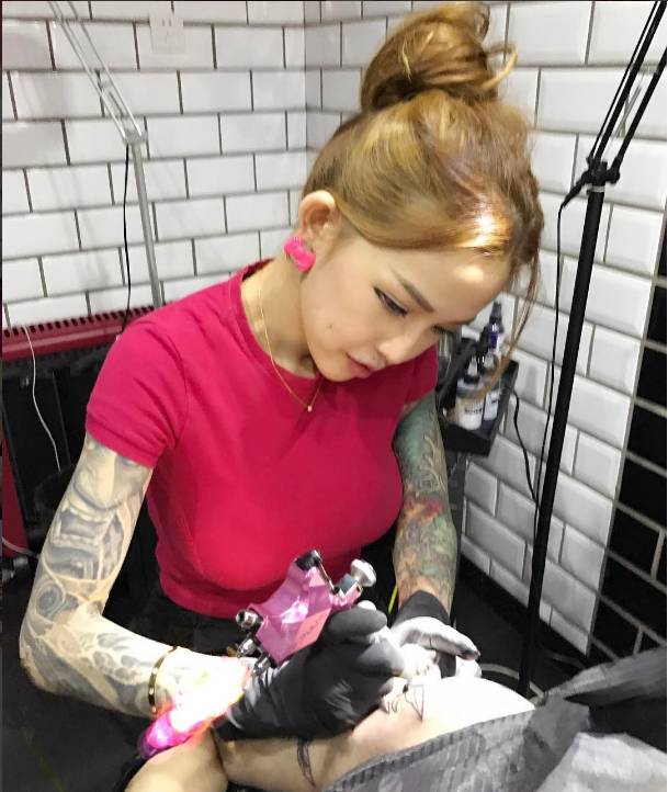 韩国女纹身师linaahn图片